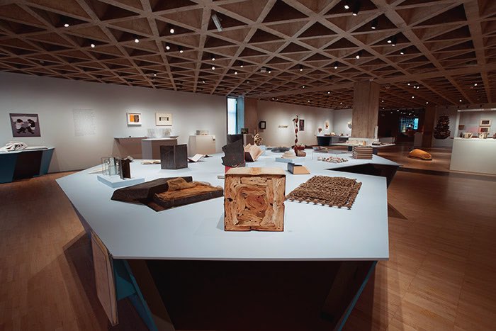 Phoenix9Lee's tweet photo. #tbt #yale  Odd Volumes: Book Art From the Allan Chasanoff Collection. Curator #dougbeube. #jacquelinerushlee #cube https://t.co/6RY0m8jnrR