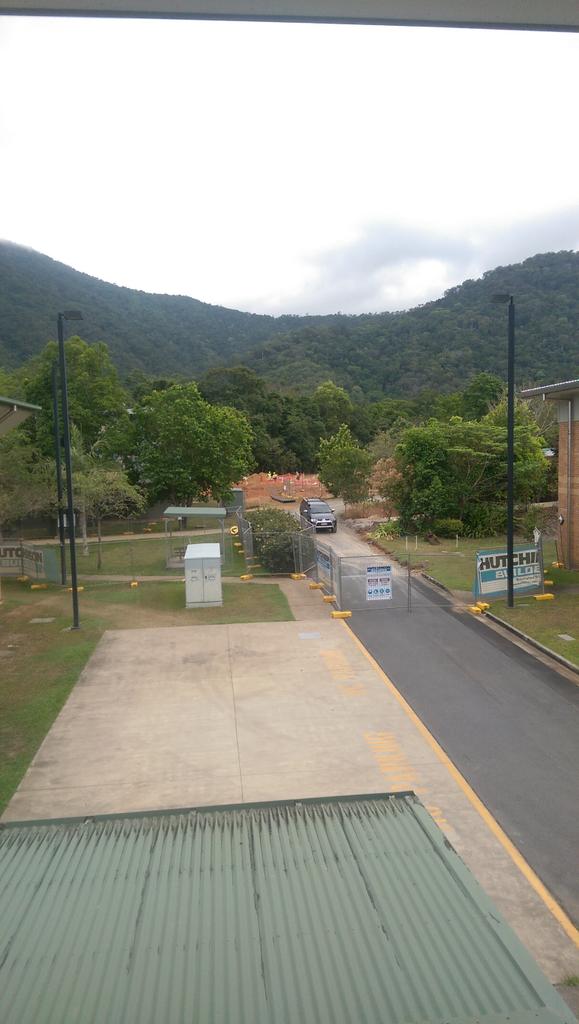 pennisi_m's tweet image. @jcu construction site  @AITropHealthMed facilities. On the tour for international delegates of #NQESummit  @LSQld