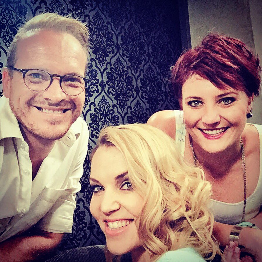 NadiaBeukes's tweet photo. #earlybird #BungieCurls by Walter &amp; #makeup by @danny_e91 both from @FollicleH 4 #GROOTontbyt @GrootFM @kykNETtv nb https://t.co/A7rDdSo9t7