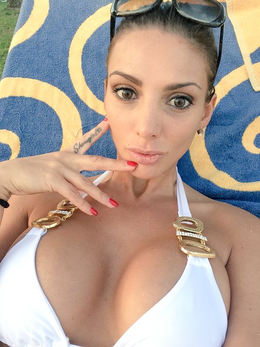 Blootgeefster Nl&amp;Playboy Plus Model spendin'time in Dubai 💋❤️ #friskyfriday @PlayboyPlus @Playboy_NL<a href="/tag/friskyfriday"class="tags"><span>#friskyfriday</span></a>