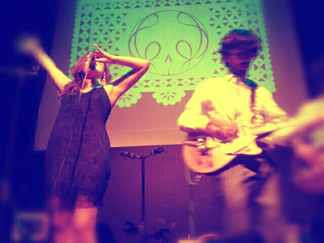 MadeFromGlitter's tweet photo. Estuvo hermoso el concierto de @TralaliLala :'D (@ Cafebrería El Péndulo - @el_pendulo) https://t.co/ZyAuPS4Pp8 https://t.co/kAJNfr6cA1