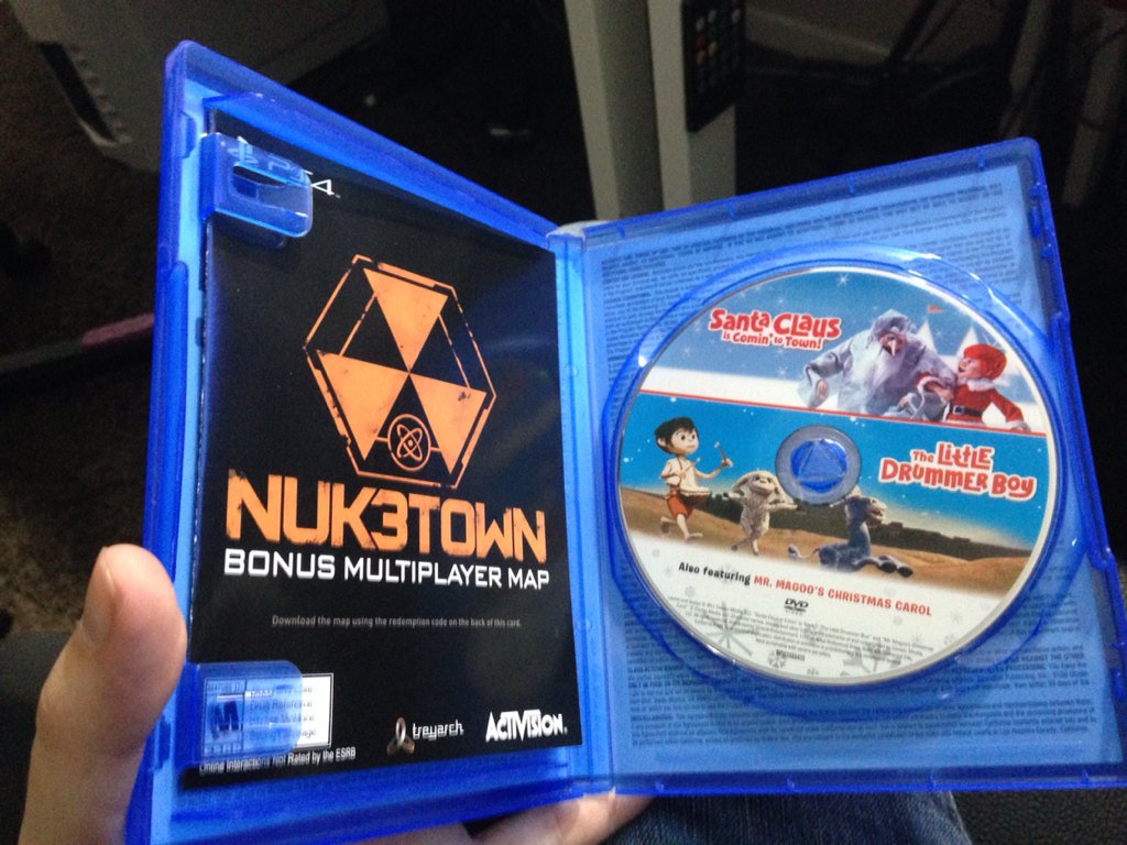 SUKnives's tweet photo. What the fuck is this? @GameStop @CallofDuty https://t.co/bInGN11ioZ