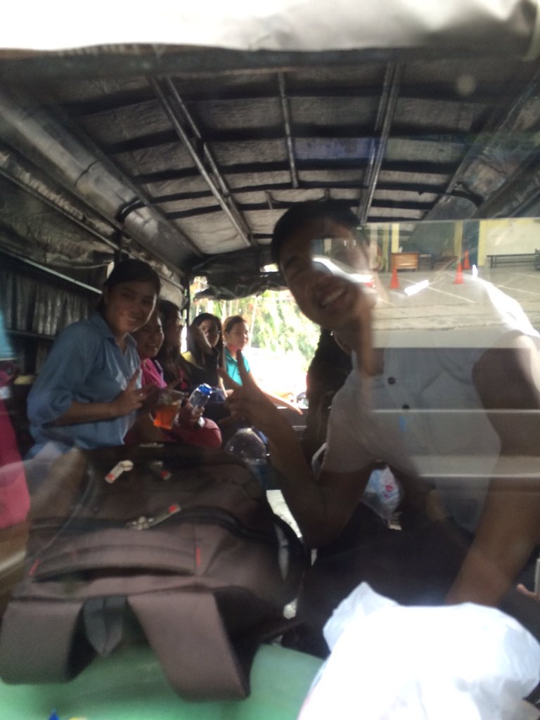 UKMPASUTRI's tweet photo. Otw to villa. Tihati ya temanteman haha https://t.co/8GoADuH7Ff