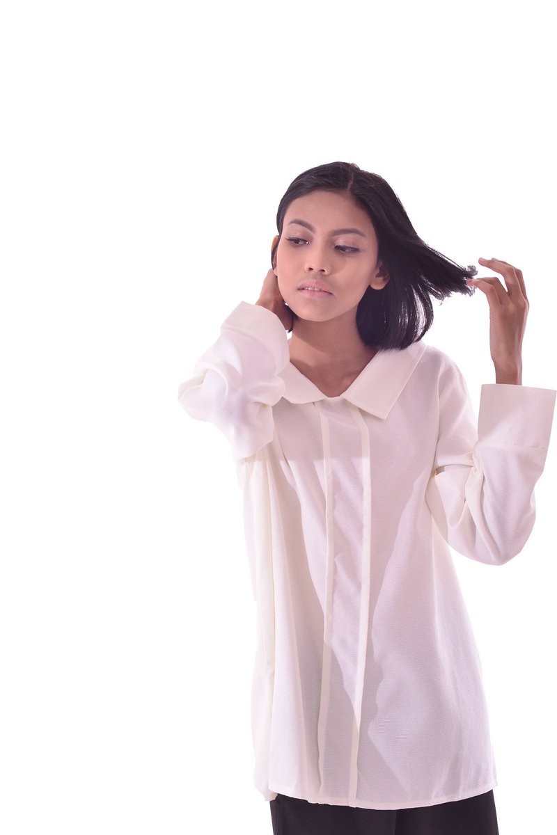 Cakravala_'s tweet photo. @les_riches BLAIR OVERSIZE SHIRT >> https://t.co/ynREYVgWKP
#cakravala #lesriches #ootd #fashion #localbrand https://t.co/vrBe3yKoZ2