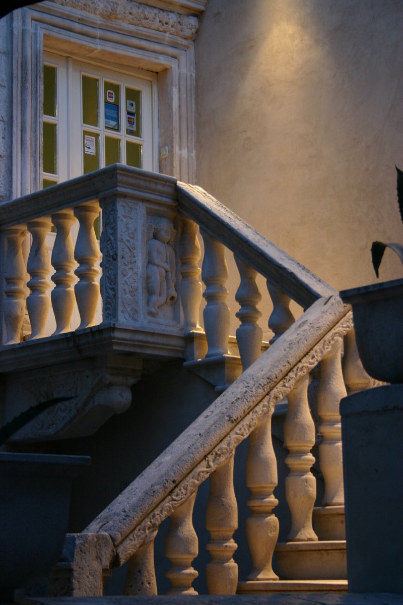 SplitHotel's tweet image. The entrance #hotelslavija #hotelslavijasplit #diocletianspalace #croatiafulloflife #croatia365 #hotelsinsplit