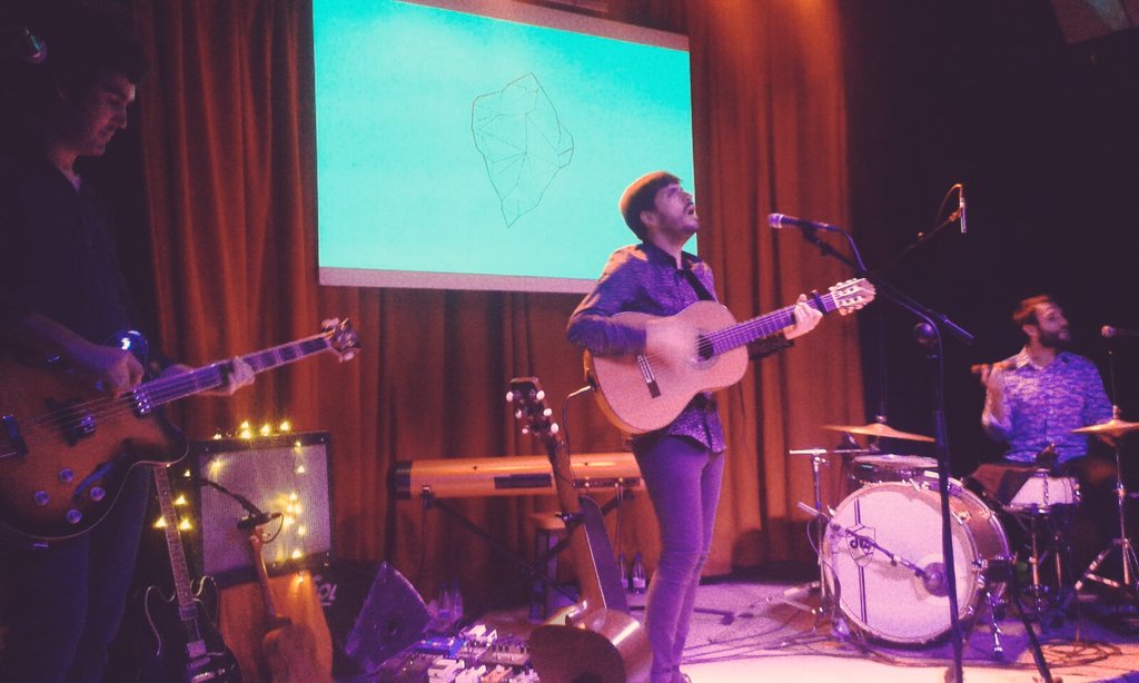 ZonaVigilada's tweet photo. ¿Podemos repetir hoy? Lo de @jacoboserra es de otro mundo. Grandiosa toda la Jacobo Serra Band 🎶💕 https://t.co/I77wawn7oI