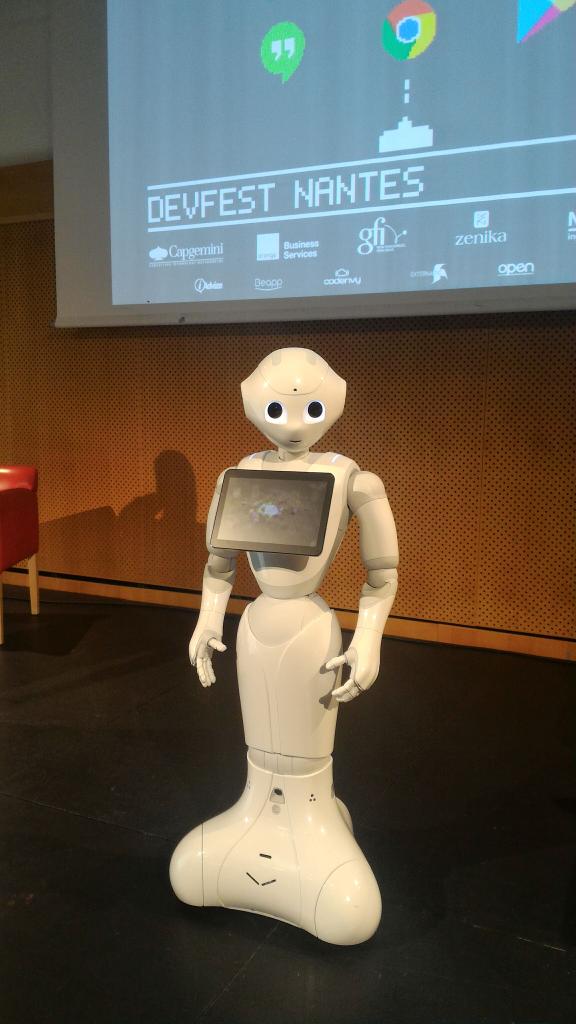 devfestnantes's tweet photo. En exclusivité, #Peeper rencontre le public du #DevFest #Nantes https://t.co/rH4FV6xkQk