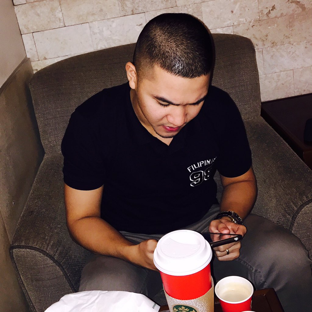 armandosamueljr's tweet photo. Chillin out with my Lovie SB😍😋☕️ #streamsam #zeroeight #hot #starbucks #redcup #ChaiTeaLatte #venti https://t.co/mOAmOrO039