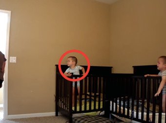 fynenajavuwon's tweet photo. She Didn't Know How Her Babies Kept Sneaking Out Of Bed, So She Set Up A Hidden Camera
https://t.co/BbNow1eHsy https://t.co/O6gps82ZOb