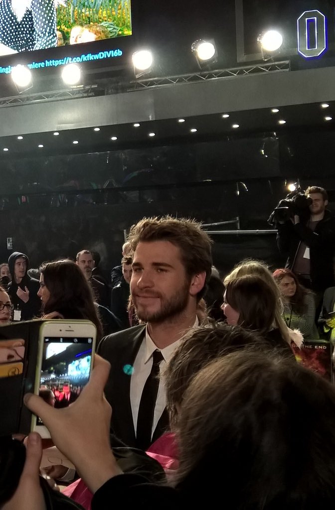 mellarkingpeeta's tweet photo. @ODEONLSq #hungergames #mockingjayuk this is my favourite photo that I took! https://t.co/YrcGtiqLYp