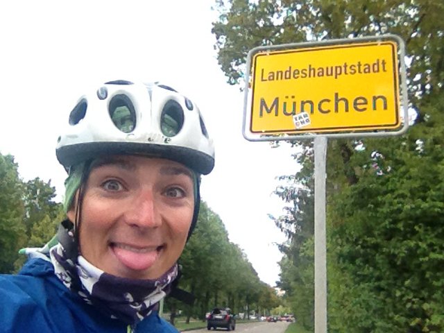 UCV_svm's tweet photo. Antonio, nuestro #alumno de #CAFD que viajaba en #bicicleta de Oliva a #Munich, ya ha llegado a su destino #Erasmus! https://t.co/eIjiR6sJX2