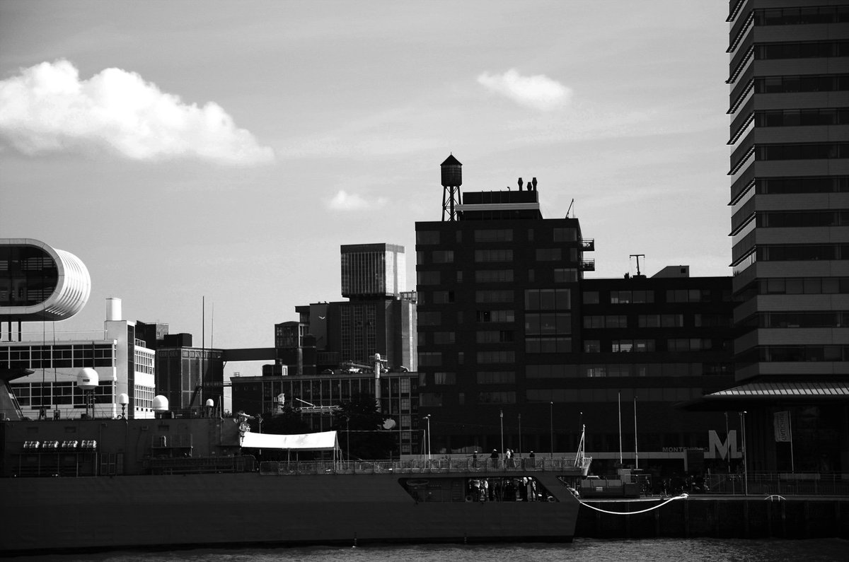 Ruudsss's tweet photo. #Iconische #WaterTowers van New-York gewoon gefotografeerd in #Rotterdam https://t.co/iASLBtFGaF