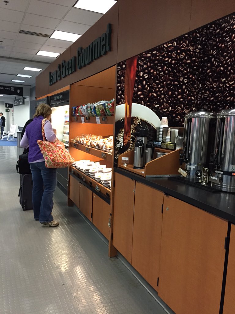 tinylesbrarian's tweet image. ughhhhh why did i get stuck in the gate that has only this for food options? #flyingproblems