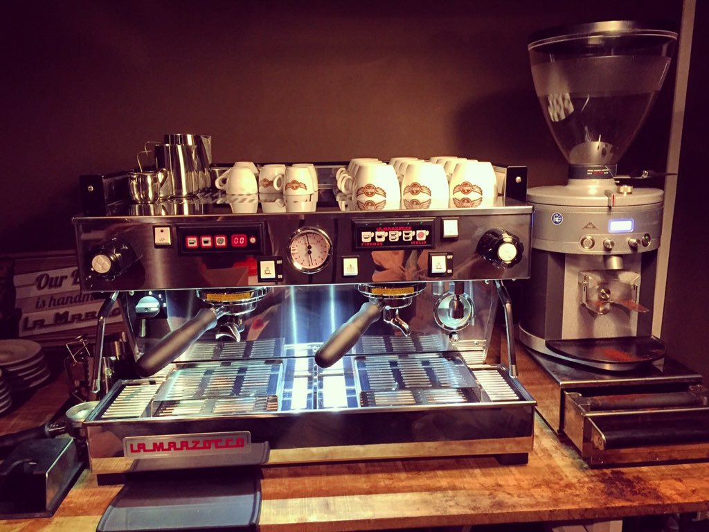 LaMarzoccoNL's tweet photo. Nu in showroom @BrinksCoffee #linealove #samenwerking https://t.co/w4VbCOMCTN