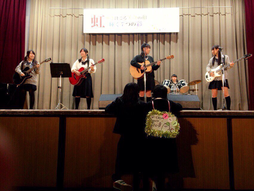 yuichimu__1027's tweet photo. 本番ではガチガチやったけど裏ではみんなこんな感じ爆笑
今日は聞いてくれてありがとうでした〜😆💕
#Crucus
#バンド https://t.co/xQDtydkmM5