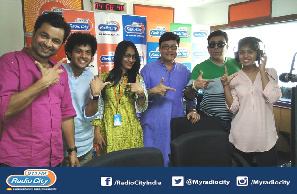 radiocityindia's tweet photo. Look who's at @myradiocity
studio today.@Katyarthemovie team Wilbe Live from 5-8 with @rjshonali #RCPune https://t.co/QNmsG5K2Lv