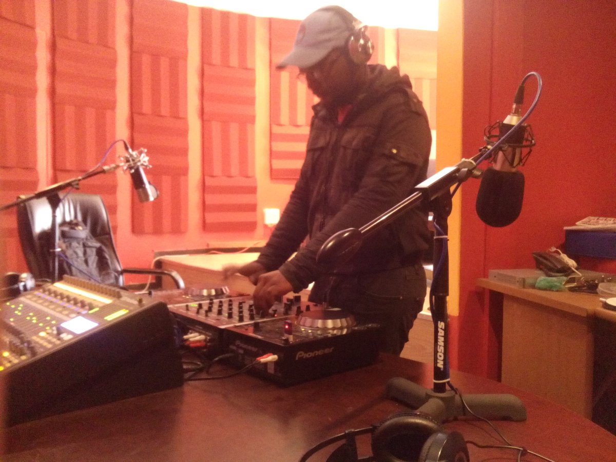 daburachris's tweet photo. still de best at what i do, #studio_things......#mxxl_space_age_radio https://t.co/DTNYejrOt8