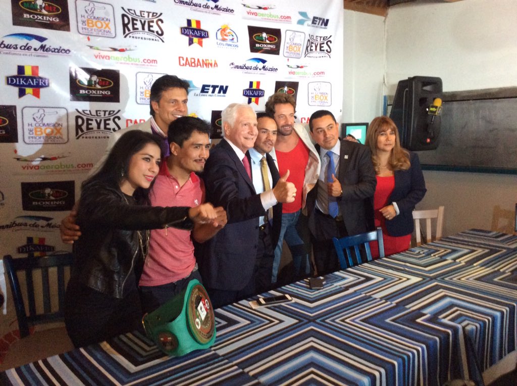 devil_jaime's tweet photo. Rueda de prensa de @comboxdf  en @Rest_LosArcos grandes figuras del box @Cabanna_Rest https://t.co/lEd2cXc5zH