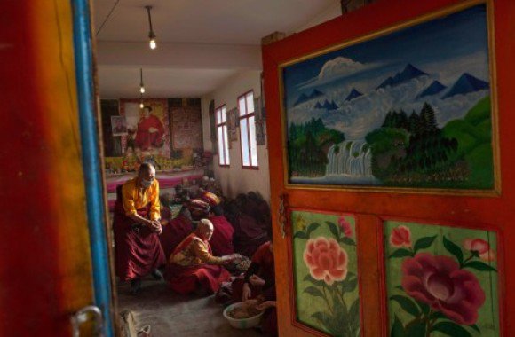Sublimes photos du rassemblement annuel des Bouddhistes Tibétains par <a href="/kevinfrayer/">Kevin Frayer</a> wapo.st/1HbZ04F via