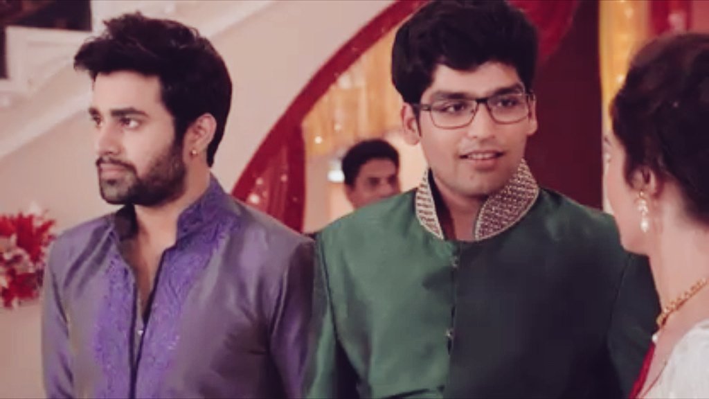 Ayesha_ZaYain's tweet photo. Ax: Wese mere barey mein kya khyal hai🙆😀
Al: Oh please😏😂😂😂 #AlDix 😝😂
#badtameezdilgoessolo https://t.co/bGKvhS54DD