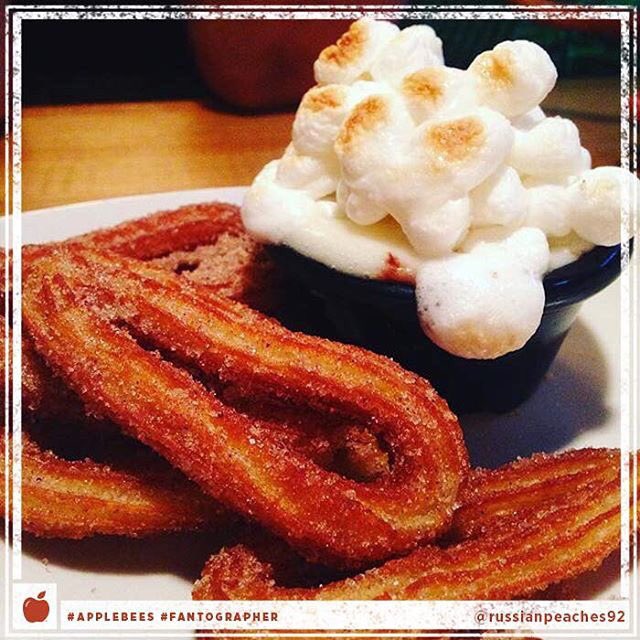 ChinoSpectrum's tweet photo. Celebrate the fact that the weekend is almost here. #ChurroSmores from Applebee's. https://t.co/vivfsiFpRJ