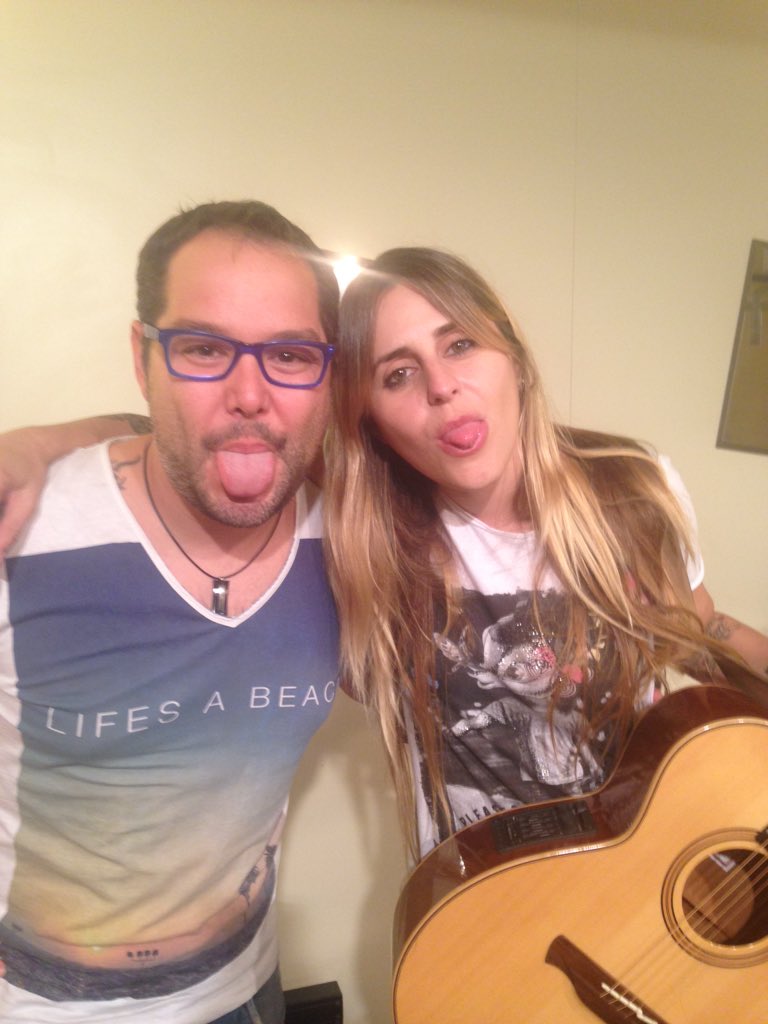 Danieldlape's tweet photo. Lenguas fuera! Un placer entrevistar a la genial @CrisMendez_  con @Trydosha @PEGFILMS1 https://t.co/aVsHvzs9Aw https://t.co/oN7Ujh2zkZ
