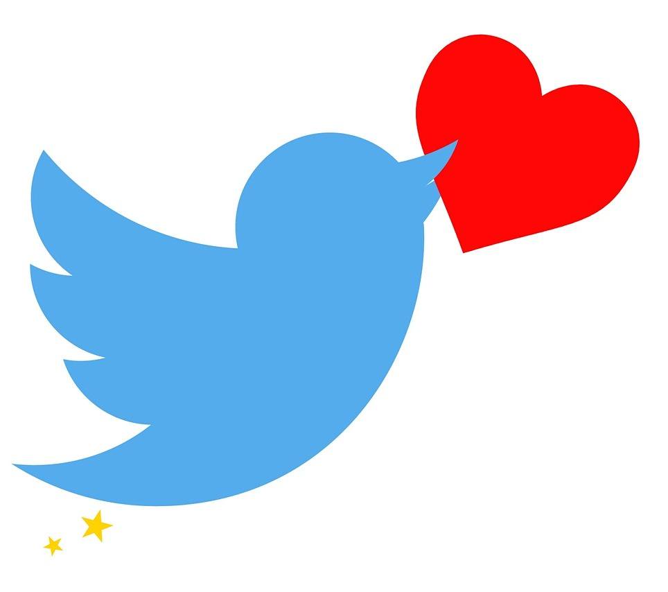 NextGenAgency's tweet photo. Twitter changes it fav button to 💙 getting mixed reactions from its users
#ThisWeekSocialNew #socialmedia    #adnews https://t.co/d7x12yRF4Z