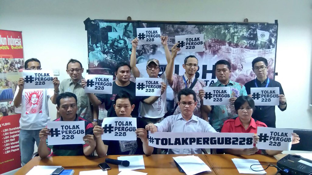 LBH_Jakarta's tweet photo. Persatuan Rakyat Jakarta: Ahok Harus Cabut Pergub Pembatasan Demonstrasi! #TolakPergub228 https://t.co/5afbd2Uony