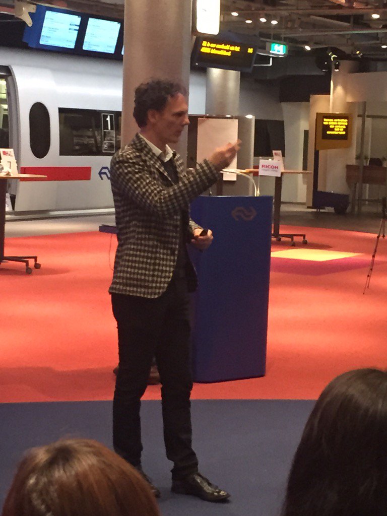 joyceberkel's tweet photo. Eerste gastspreker #cvc2015 #benvanderburg #ricoh https://t.co/h16rejZXzY
