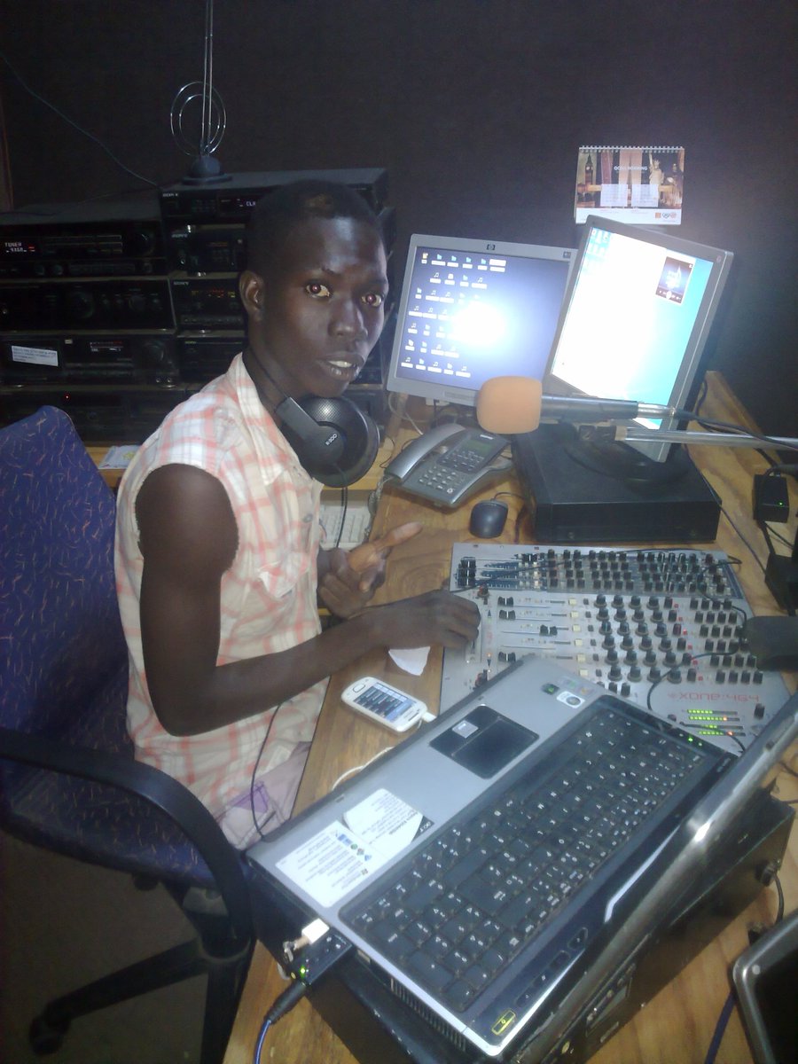 deejay_iss's tweet photo. city limits radio 93.6 Dj iss in da house from da hour 19:00 till 23:00 https://t.co/RXJirMPdvS