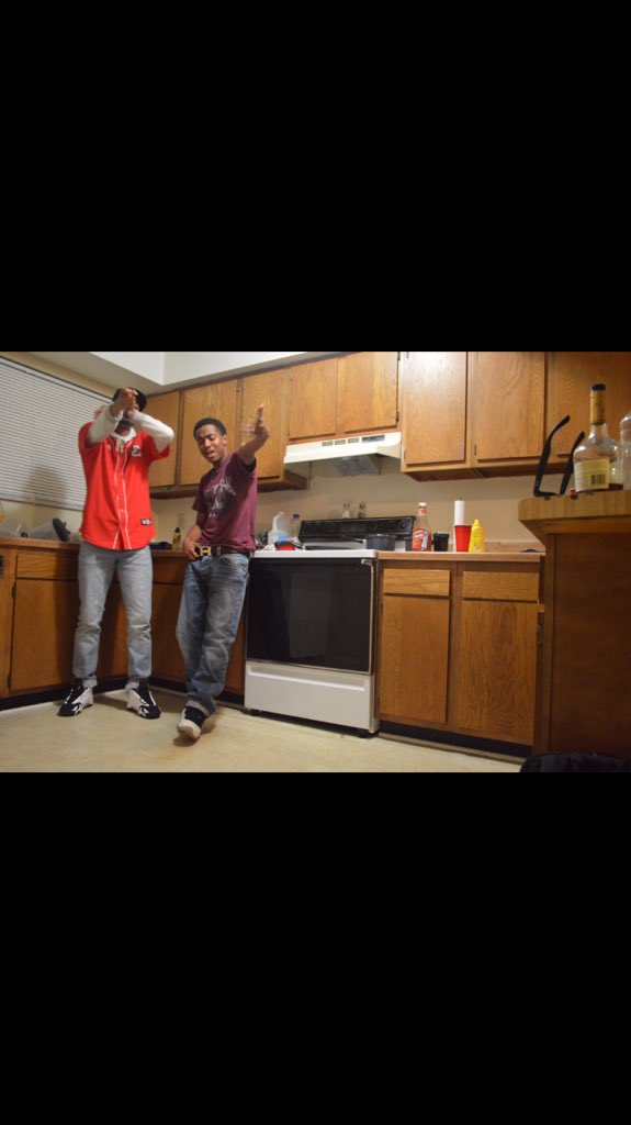 donnysupreme_'s tweet image. ...and if he standin next to young thugga 

I train him to kill for the cameras. #Blanguage