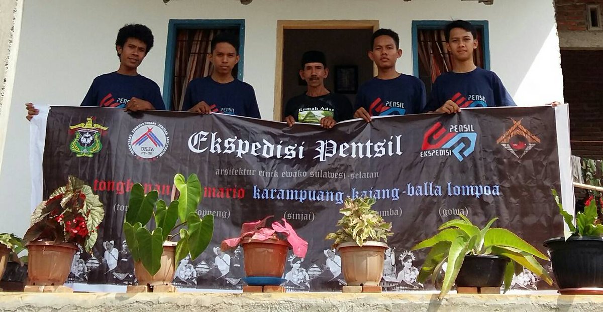 Foto bersama pemangku adat Karampuang, Puang Gella