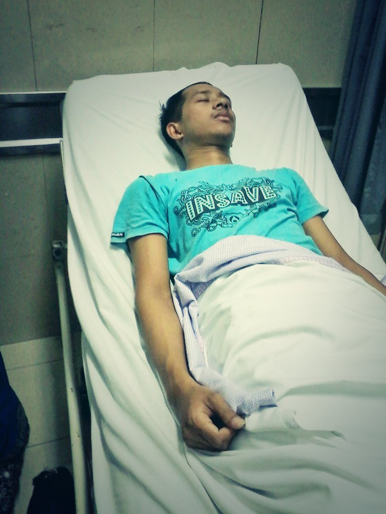 agungjunote's tweet photo. Terbaring https://t.co/EOk6ULCTEc