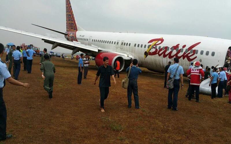 Pesawat Batik Air Tergelincir Keluar 100 Meter dari Landasan Pacu Adi Sutjipto