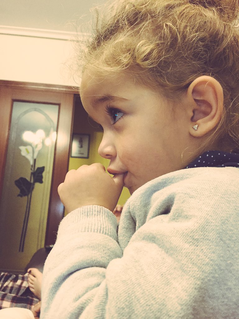 DesireGil's tweet photo. Mi chiquitina y su dedito!😍 https://t.co/quVLCHKAa2
