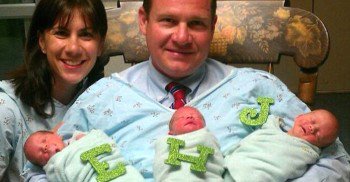 dylimaniveze's tweet photo. Couple Adopts Triplets One Week Before Finding Out They Are Expecting Twins!
https://t.co/Bkjp0vjG6W https://t.co/eO9WaQEm0k