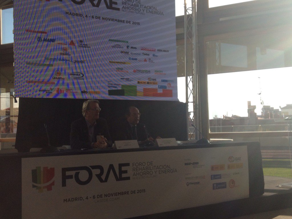 CncConstruccion's tweet photo. Daniel Calleja y Adrian Joyce inauguran 3ª jornada de @foroFORAE,q coincide con la celebración #REDay2015 en España https://t.co/HfknGjc6AP