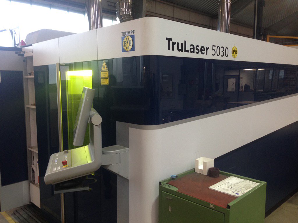 TB1990's tweet photo. Der neue Fiber TruLaser 5030 , Fanedition :) @TRUMPF_News @BVB https://t.co/nB7qRNdncN