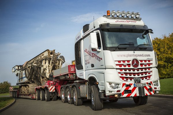 DaimlerTruckUK's tweet photo. Today's #Picoftheday is from @HeavyTorque of the #Plantspeed 8x4 #Arocs #SLT - keep your #truckpics coming https://t.co/jUZEveXtY1