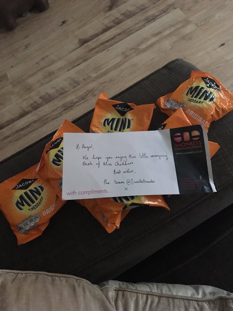 xangelromaeox's tweet photo. Thank you @JacobsSnacks for my emergency stash of mini cheddars! #Favouriteπ #WillNotShare https://t.co/1jvwbzJPcT