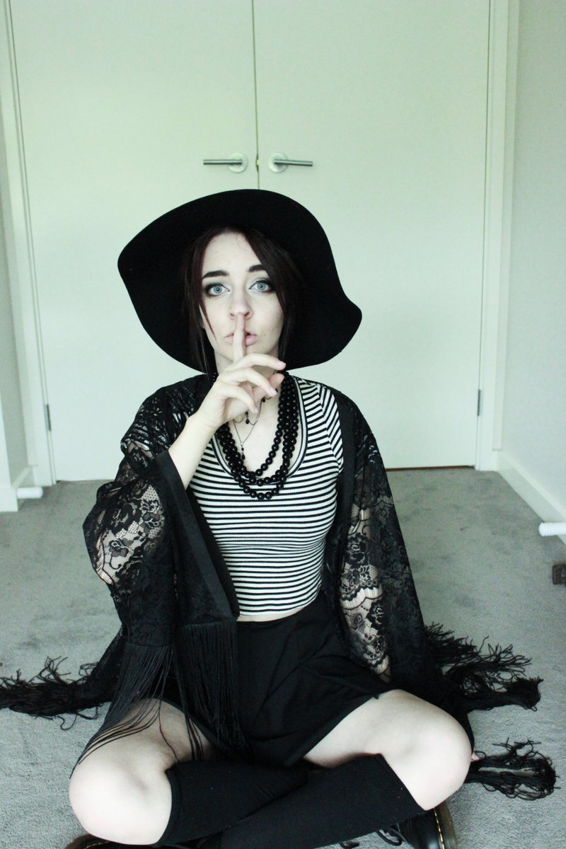 Megzi_i's tweet photo. My Lydia Deetz Halloween costumeeeeeee #Halloween #cosplay #youtuber ....without the fringe *sad face* https://t.co/fBtuIaTL3U