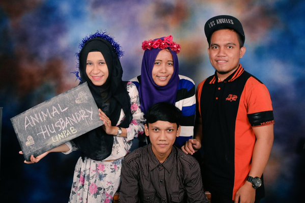 Relasiparadigma's tweet photo. The big family of animal husbandry (stambuk/2013).🐮🐑 
Foto studio beranda cafe. 📷📣 😉😄 
#unpab 
#pancabudi 
#medan https://t.co/razjT0rVYD