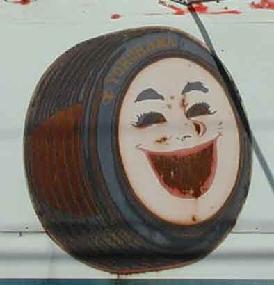 昔『ヨコハマタイヤ』の看板が怖かった時期が有ったんだけどなんで