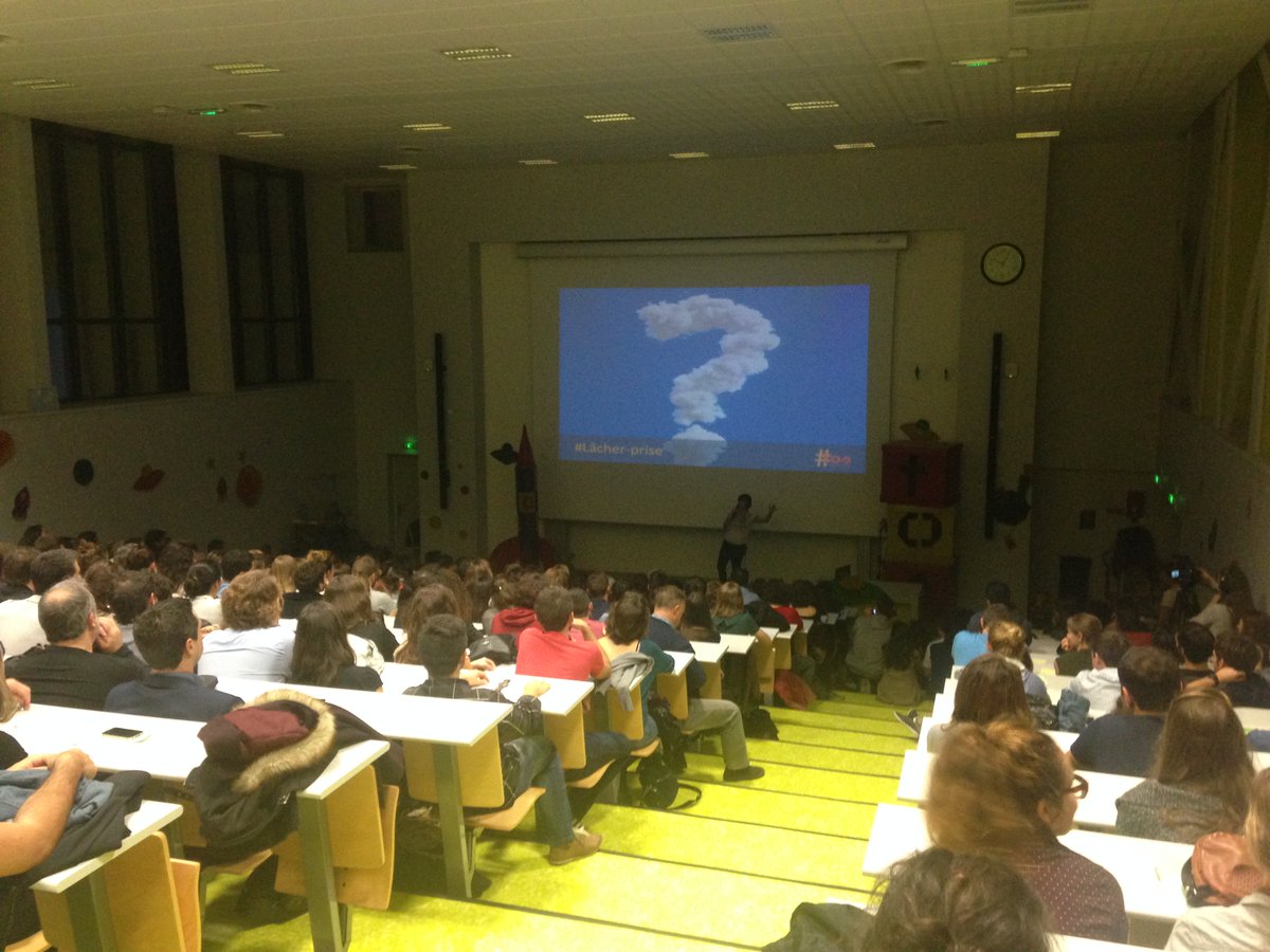 Super ambiance hier au <a href="/traveleronstage/">Traveleronstage</a> grâce à des speakers généreux et de super bénévoles! Merci!!