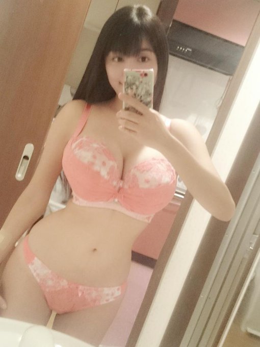 新しいブラとTバック(&acute;,,&bull;&omega;&bull;,,｀) カップの大きさは小さいけどアンダー大きいの買ってつけてる(*'&omega;' *) 大好きなピンク色(ฅ'&omega;'ฅ)♪ https://t.co/CAywvhkmhi