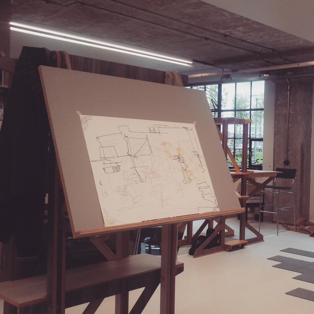 broeinest's tweet photo. Workshop van @tekenmeesters is van start! @BNA_nl @StrijpS  #draw #architecture #broeinest #design #skills https://t.co/2VDy0Un8KC