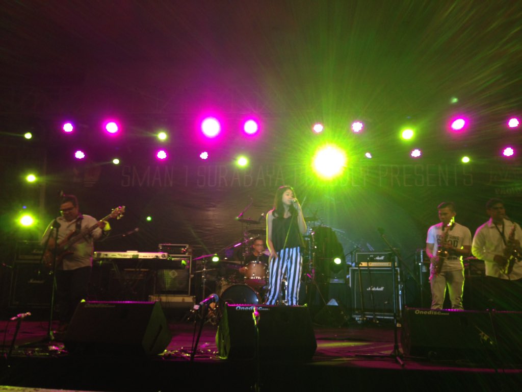 SMASACUP2K18's tweet photo. Abis ngerasain genre yang ngerock, reggae, sampe pop nih sekarang giliran jazz yang memenuhi atmosfer INVALESCO 2k15 https://t.co/RnGv79dlLg