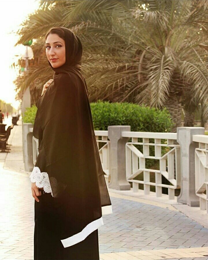 basma_magazine's tweet photo. Modest Fashion Inspiration:
Soumaya Douiri @soumayadouiri trägt Duaa @duaa.boutique in Dubai.
#basmamagazine #basma https://t.co/ZjYDHdnWjn