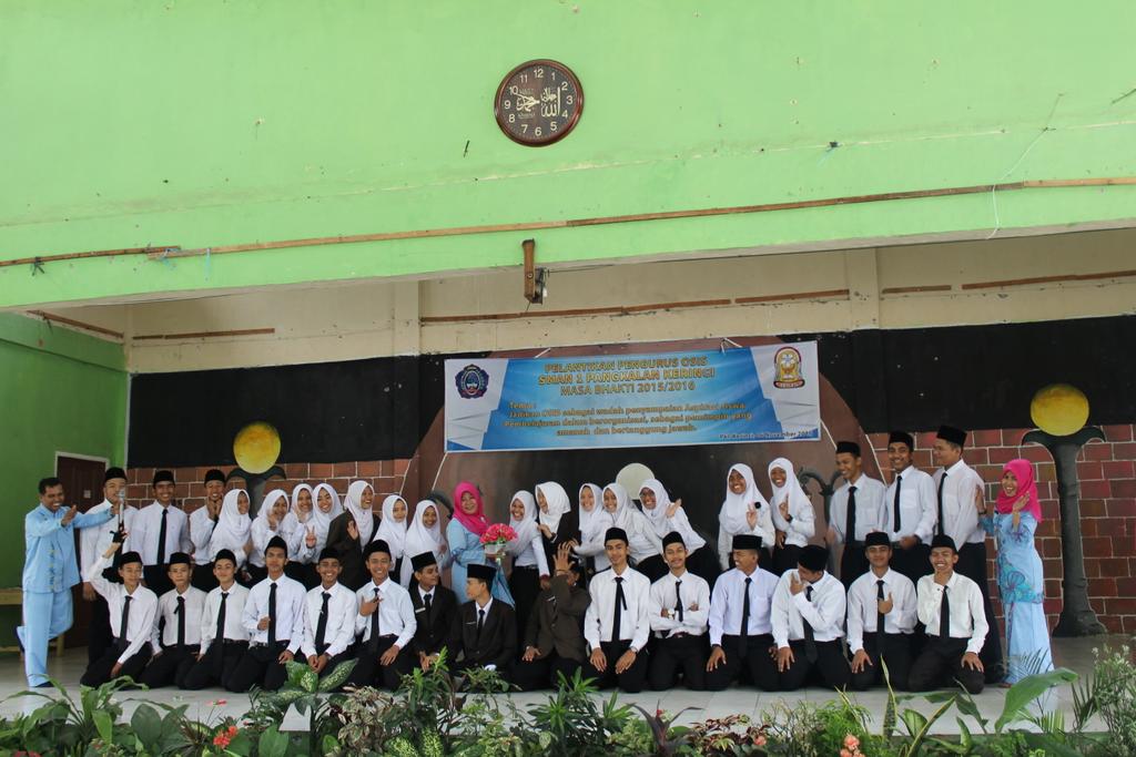 Smansa30's tweet photo. Kecerian kalian semoga bertahan hingga 1 tahun kedepan😁 Jalin Erat Hubungan sesama Peng.Osis~ https://t.co/aRZopAgEk2