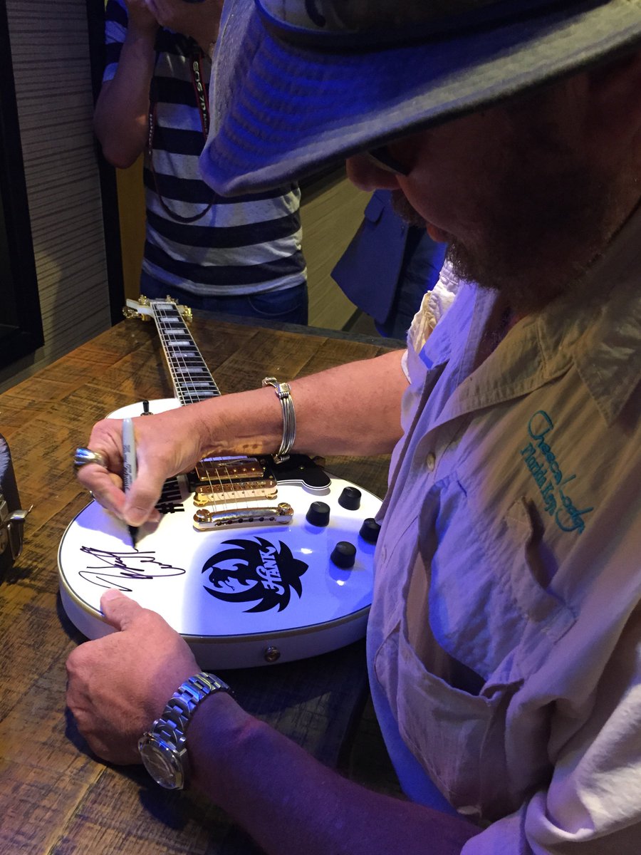 HankJr's tweet photo. Who wants it... https://t.co/7jvID7nGEP #CMAawards #HANKandERIC https://t.co/BGMhYaM7um